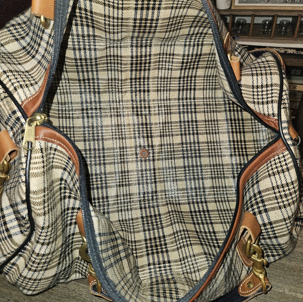 5/A Baker® Duffle Bag With Matching ORIGINAL 5/A Baker Blanket Wristlet Cosmetic - Picture 7 of 12